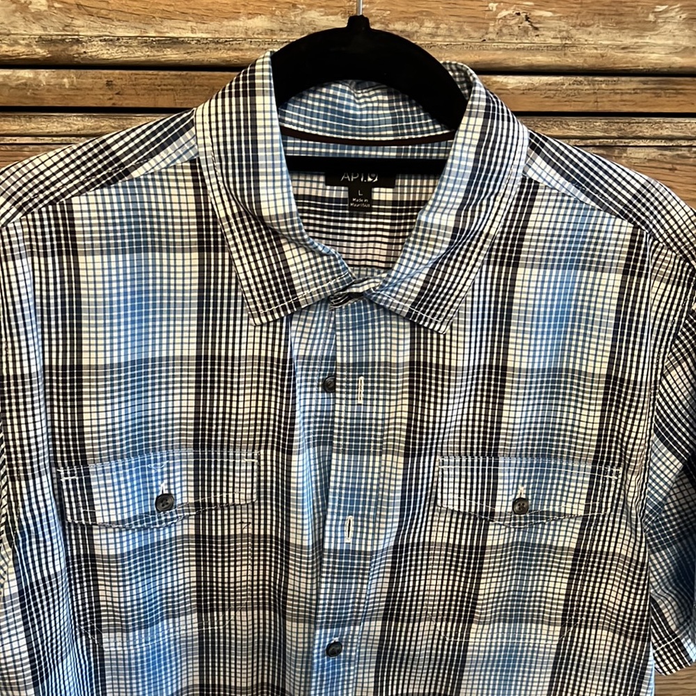 Button down - Picture 2 of 2
